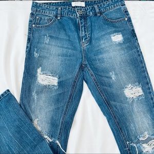 Stradivarius denim distressed jeans size 02‎